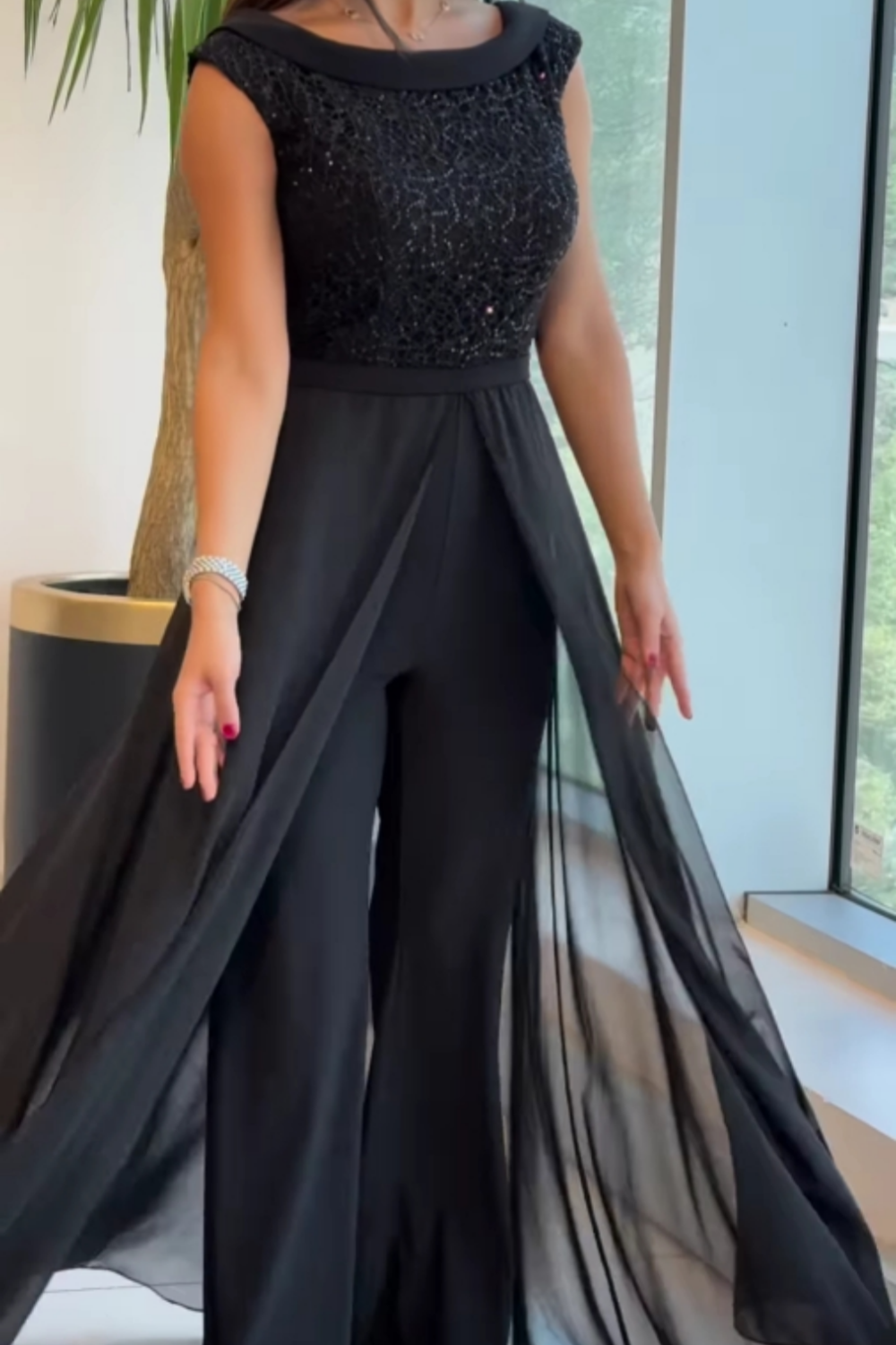 Jumpsuit aus Tüll mit strukturiertem Einsatz und Rundhalsausschnitt 2