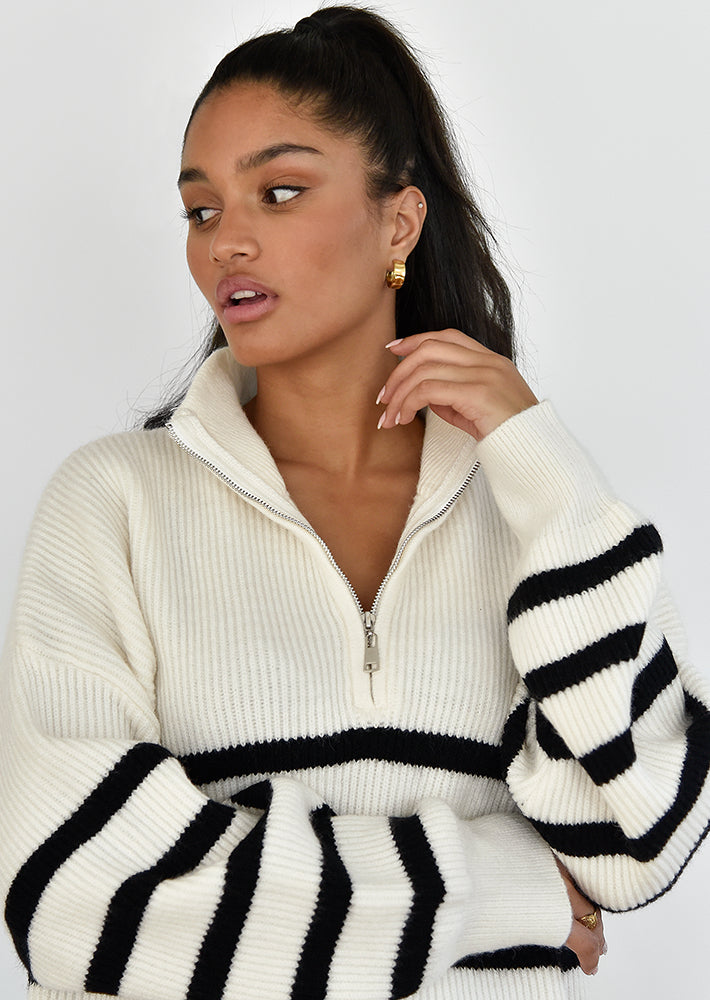Gestreifter Strickpullover mit halbem Reißverschluss 1