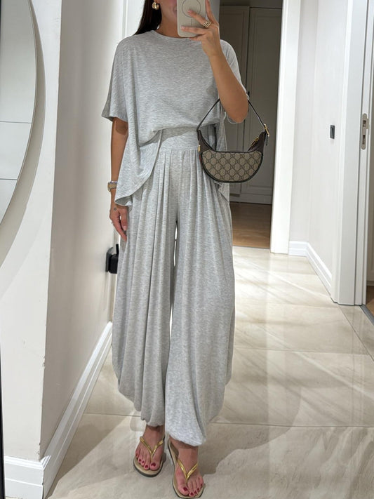 Hellgraues Freizeit-Set aus Oberteil und Hose mit weitem Bein 0