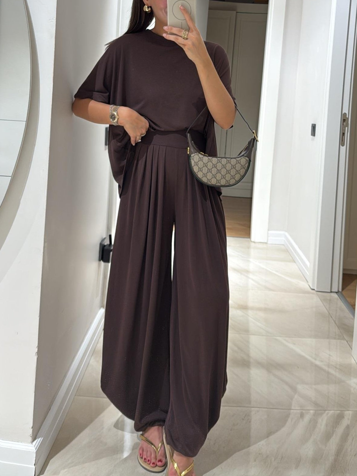 Hellgraues Freizeit-Set aus Oberteil und Hose mit weitem Bein 5