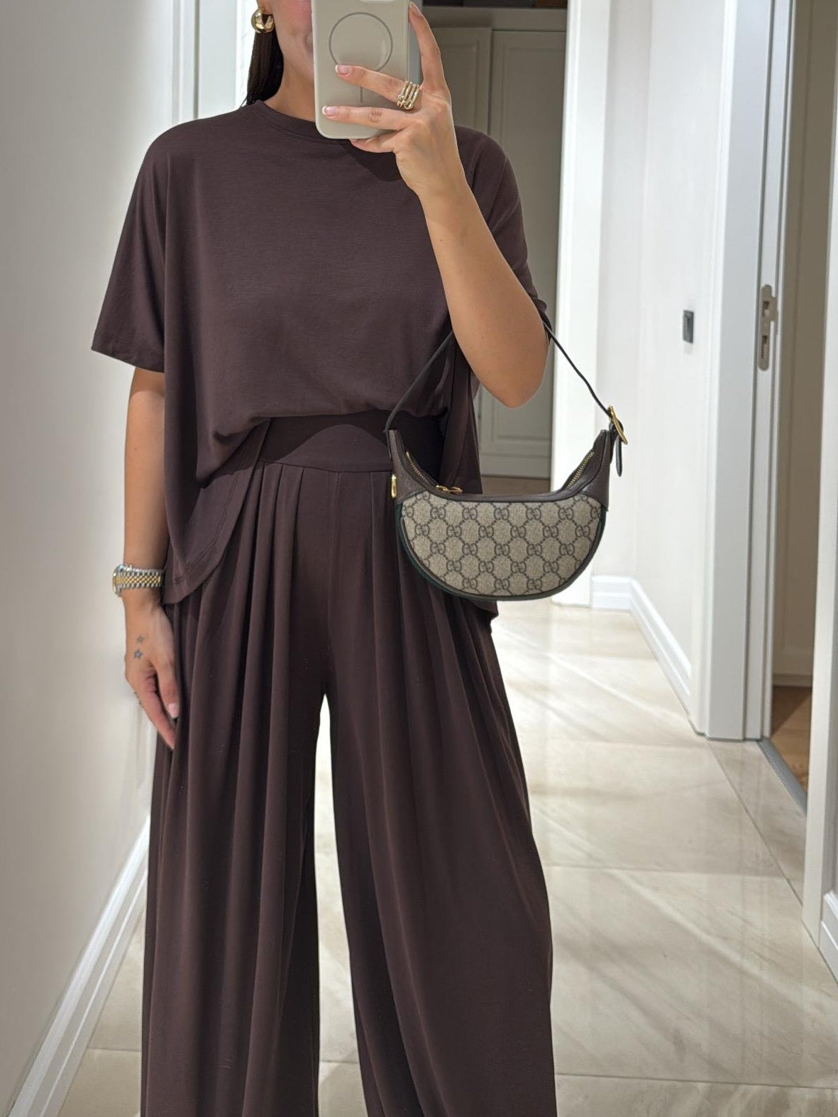 Hellgraues Freizeit-Set aus Oberteil und Hose mit weitem Bein 6