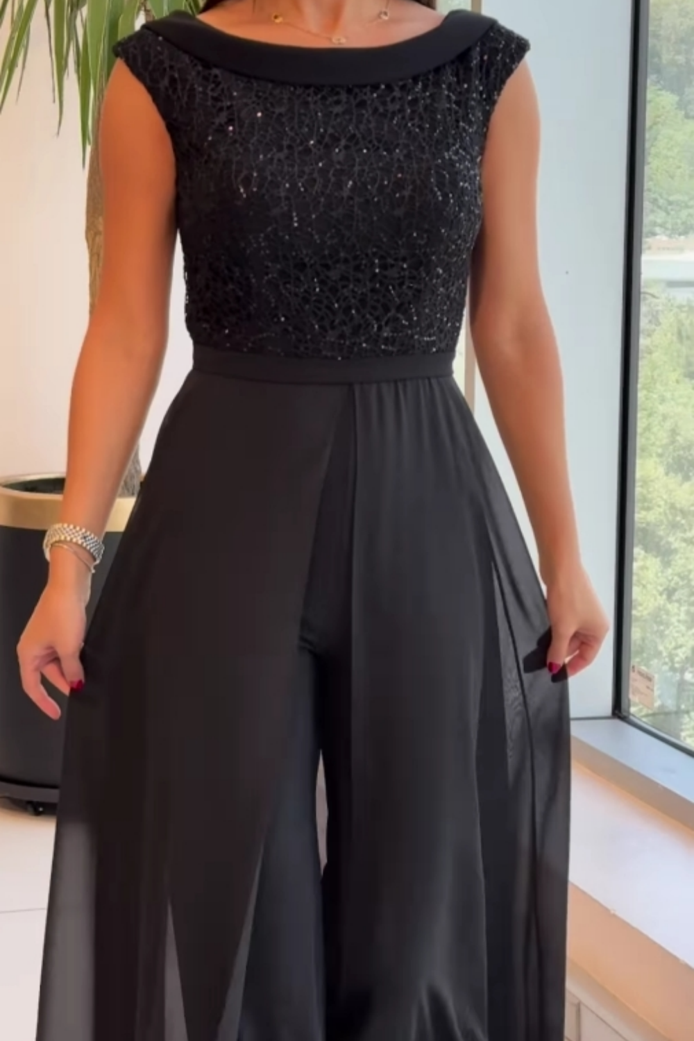 Jumpsuit aus Tüll mit strukturiertem Einsatz und Rundhalsausschnitt 3
