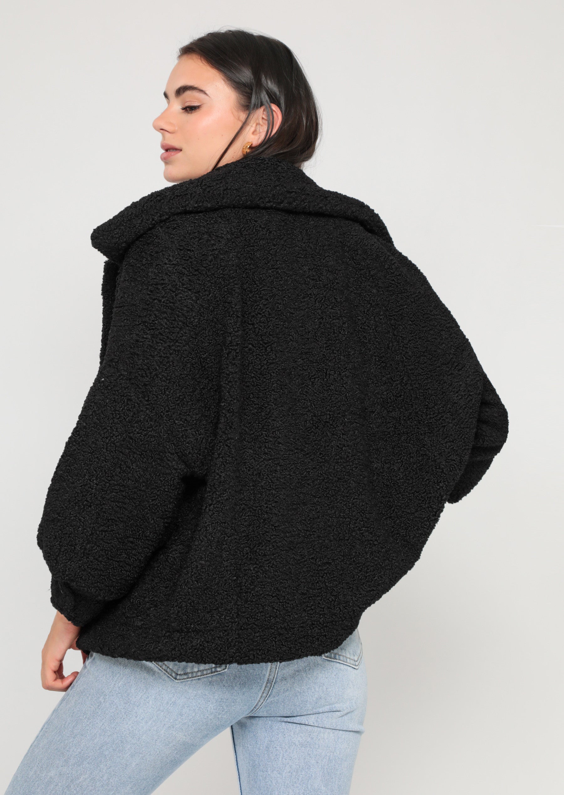 Oversize-Jacke aus Teddyfell in Schwarz 4