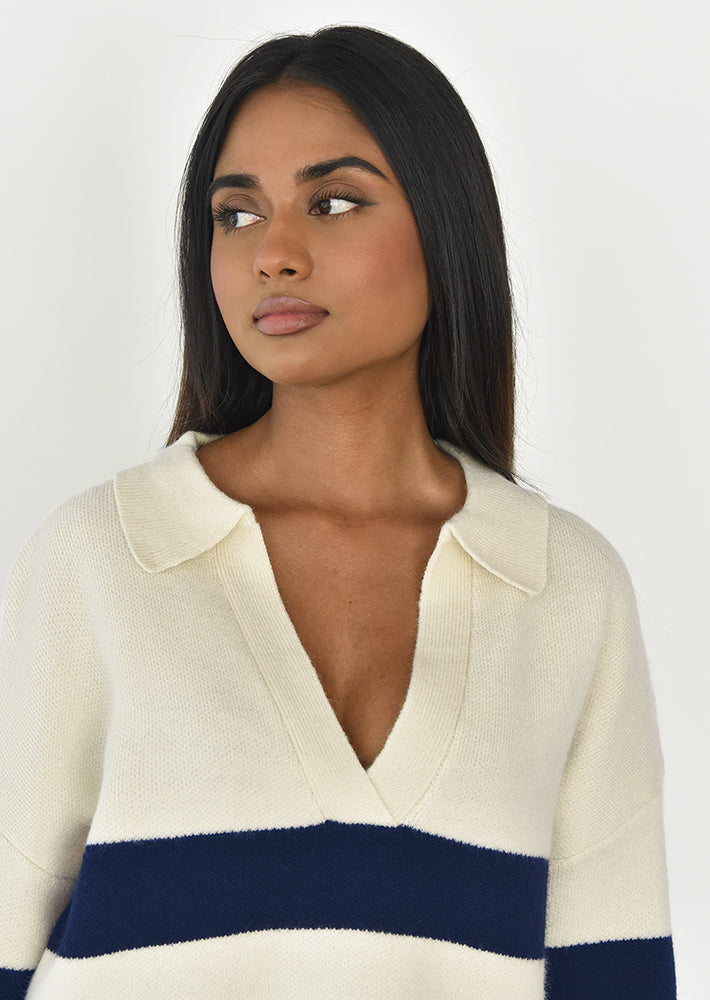 Pullover mit gestreiftem Strickkragen 1