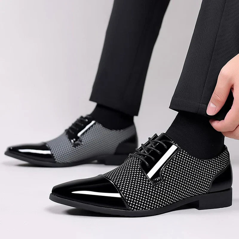 Herren Business Schuhe glänzend – Luxus Look mit Struktur Design